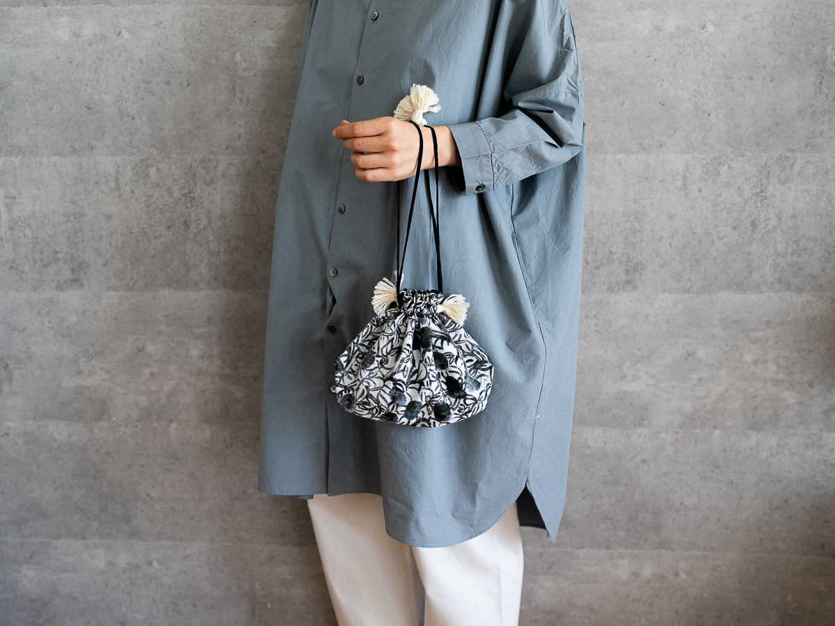 330919　インド/カディ　OX Printed Drawstring Bag　Blaoga Mono　S・L　2サイズ