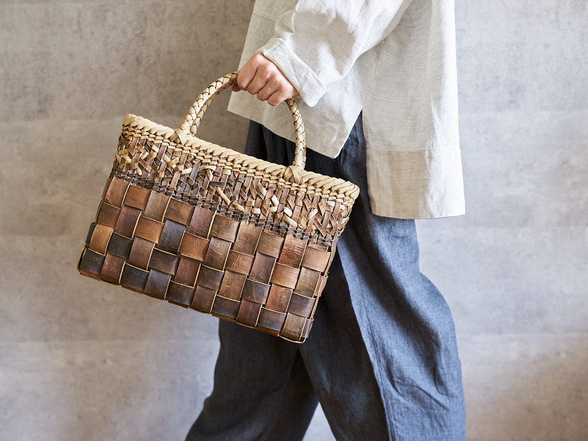 1510752　岩手県_くるみ　手提　裏皮市松　縁手表皮　アッパーモザイク